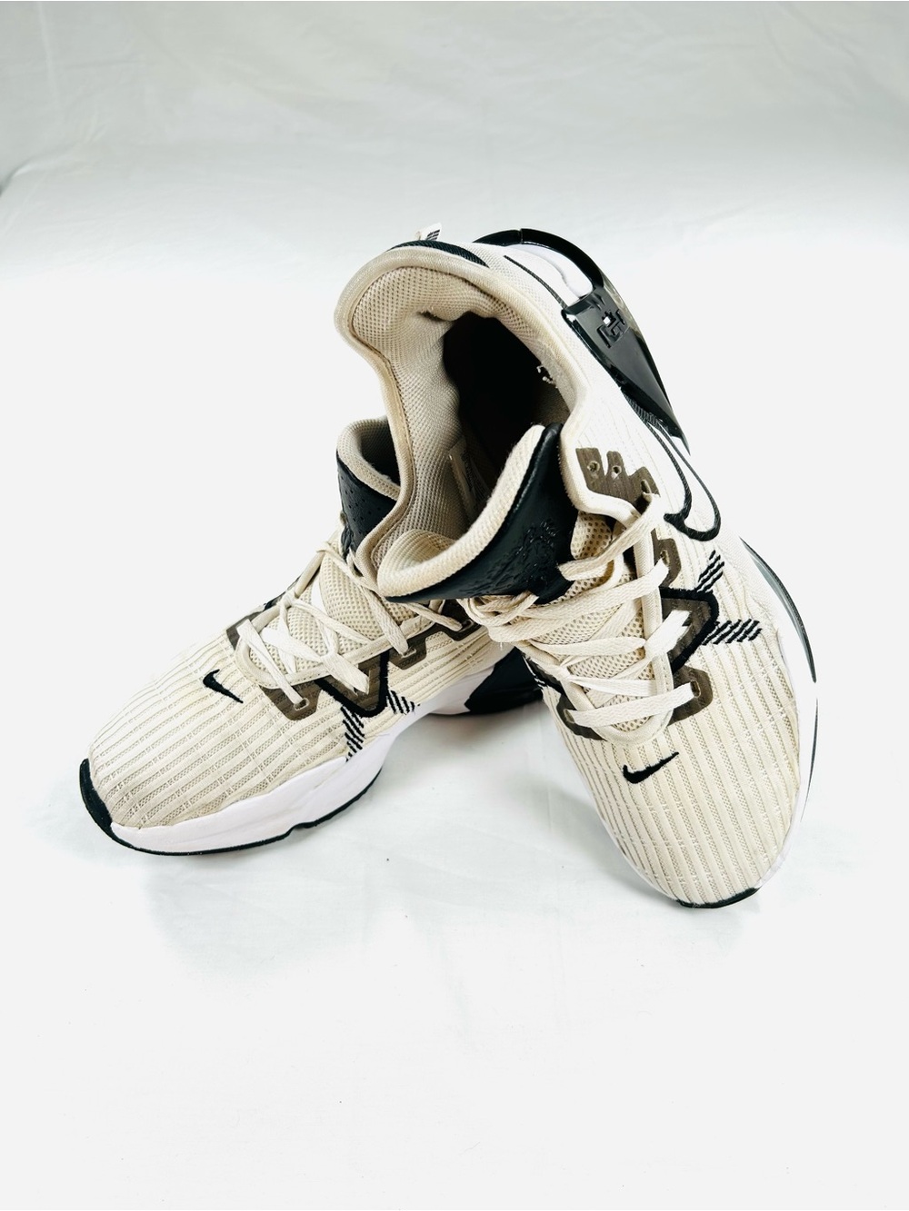 Nike LeBron Witness 6 TB Basketball Sneakers